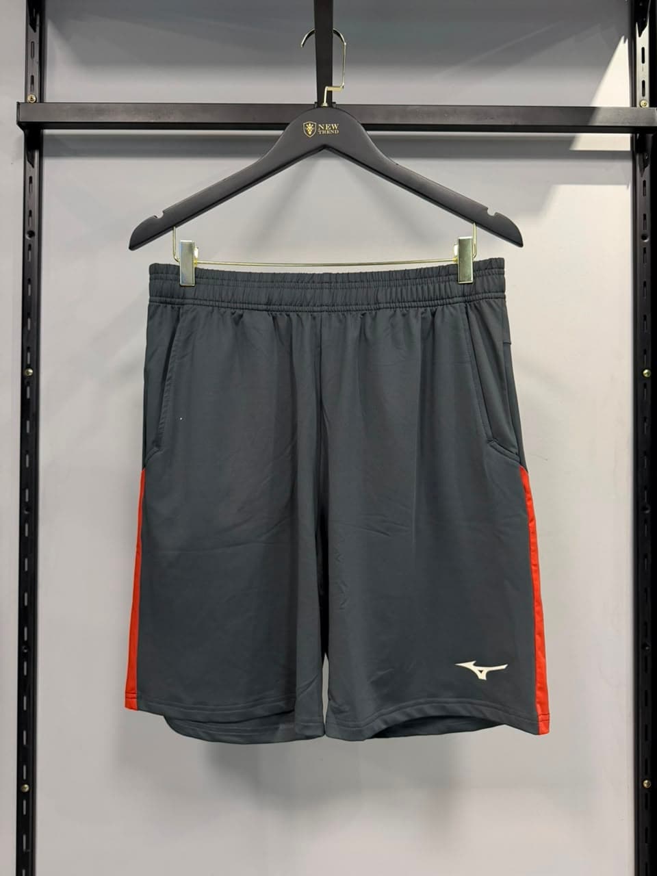 Bermuda Mizuno Pro Grafite com Detalhe Laranja
