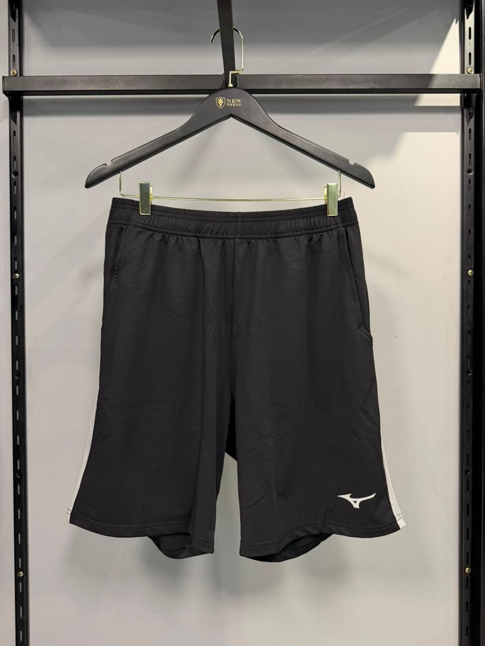 Bermuda Mizuno Sport Preta com Faixa Branca