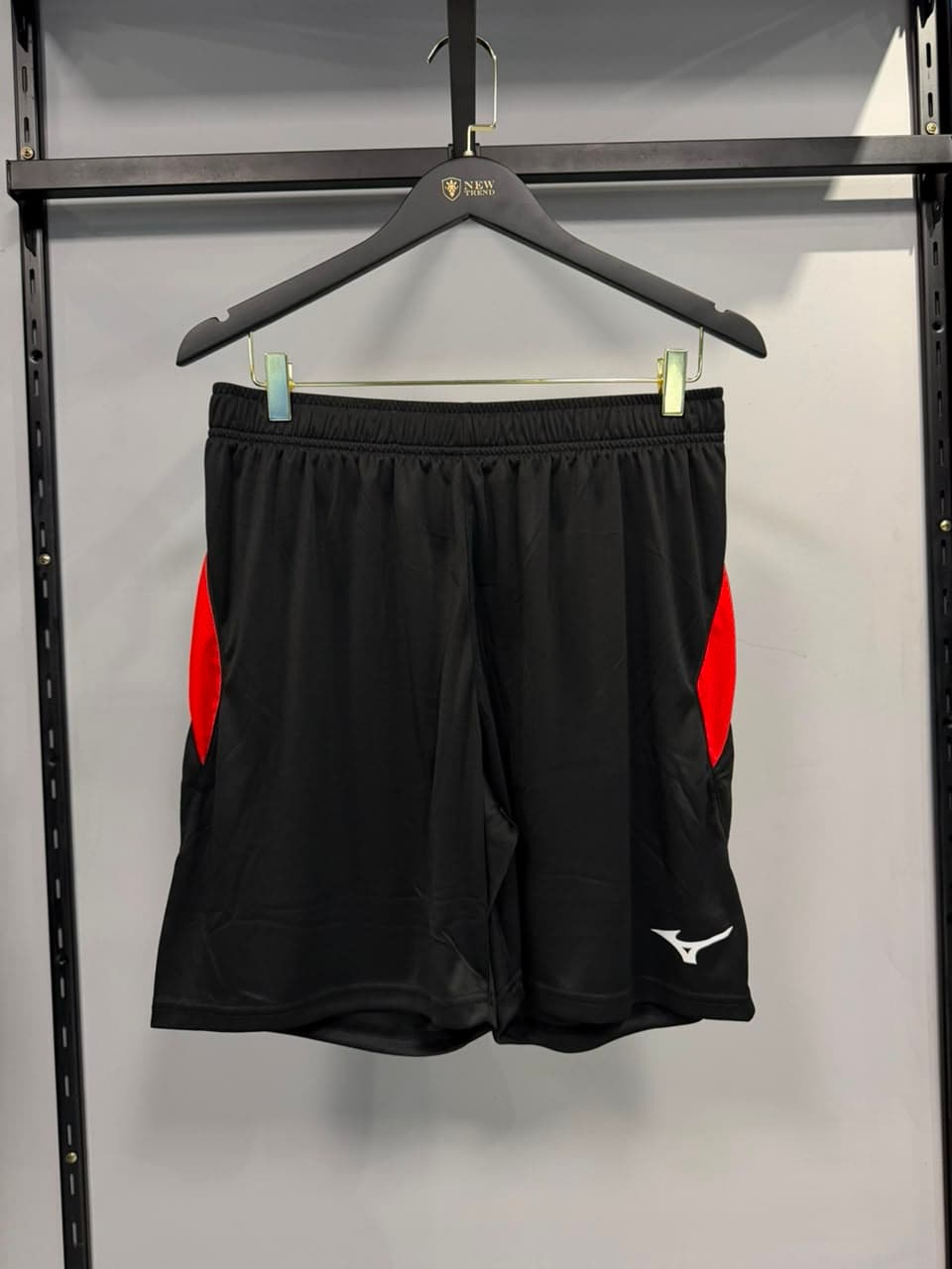 Bermuda Mizuno Preta com Recorte Vermelho